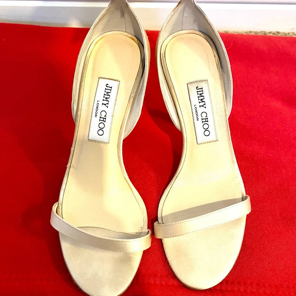 Jimmy Choo gorgeous cream satin and Crystal heels. Size 36 - Picture 4 of 16